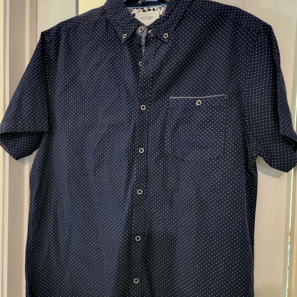 Short sleeve button up